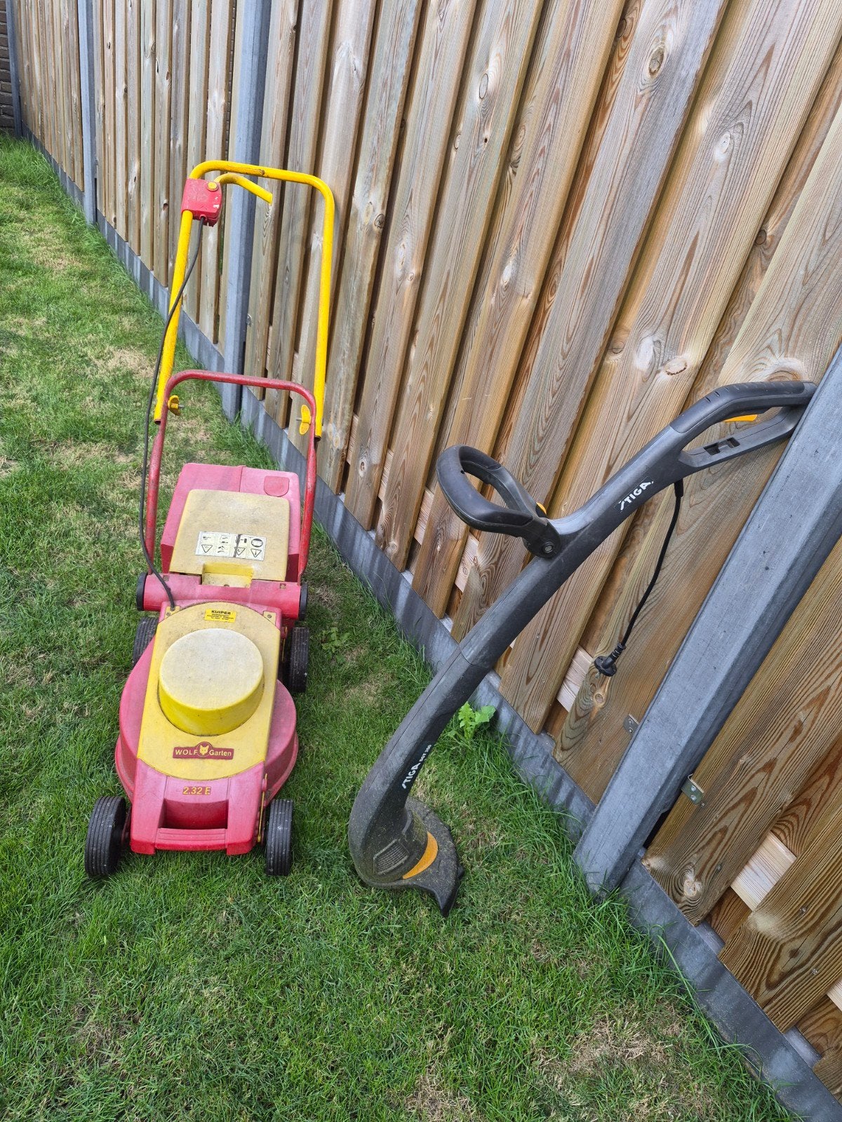 Comi-deal! Stiga 230volt grastrimmer en grasmaaier, Tuin en Terras, Grasmaaiers, Ophalen, Cirkelmaaier, Elektrische grasmaaier