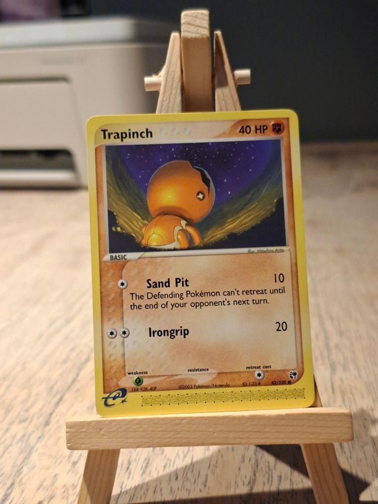 Trapinch 82, Hobby en Vrije tijd, Verzamelkaartspellen | Pokémon, Ophalen of Verzenden, Zo goed als nieuw