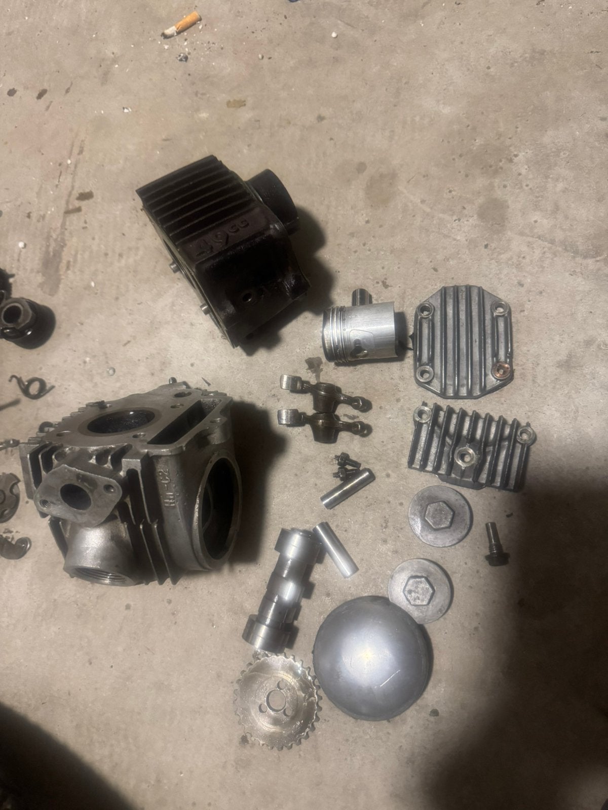 Delen honda ss50 motorblok, Ophalen of Verzenden, Zo goed als nieuw, Blok, Overige merken