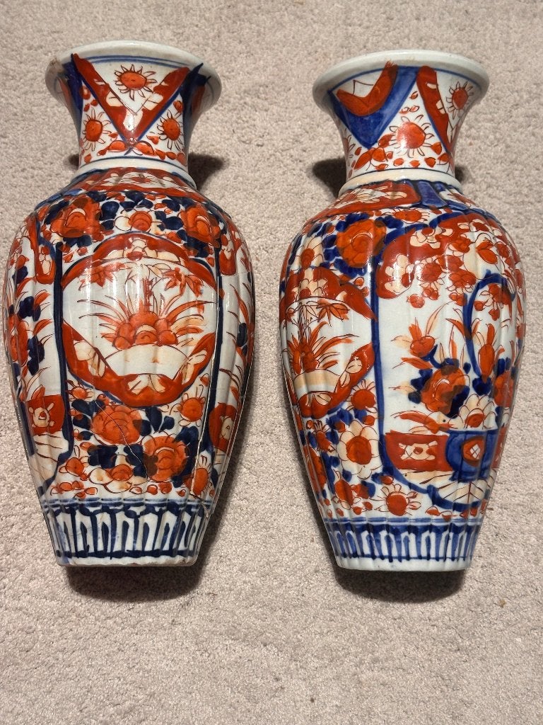 2 Antieke Imari porseleinen vazen, €165,=, Ophalen