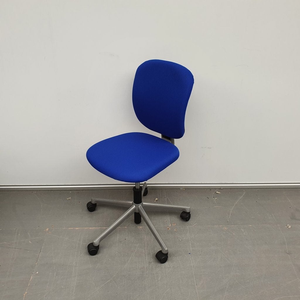 Ahrend 262 bureaustoel - nieuwe stof blauw, Niet ingevuld, Gebruikt, Niet ingevuld, Niet ingevuld