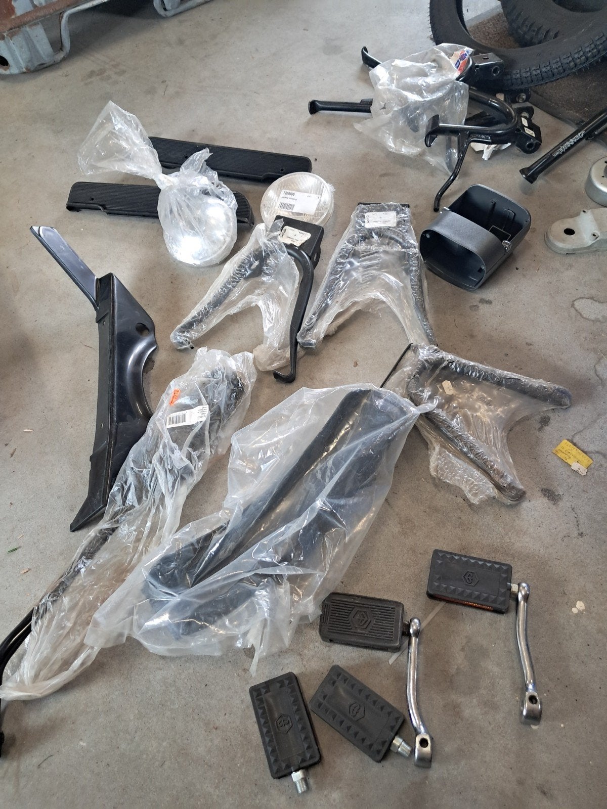 Te koop nieuwe en nos onderdelen Vespa cio citta si, Ophalen of Verzenden, Nieuw