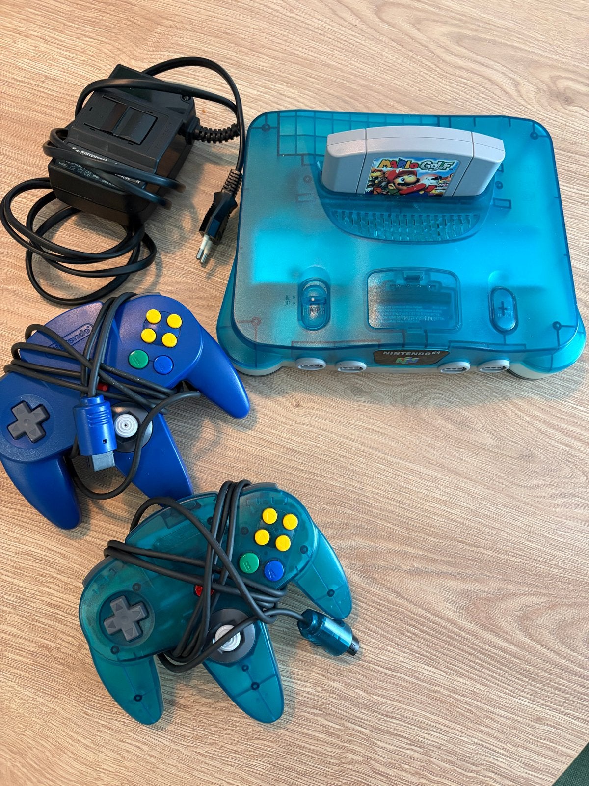 Nintendo 64 Ice Blue met 2 controllers, Ophalen of Verzenden, Gebruikt, Met 2 controllers, Met games