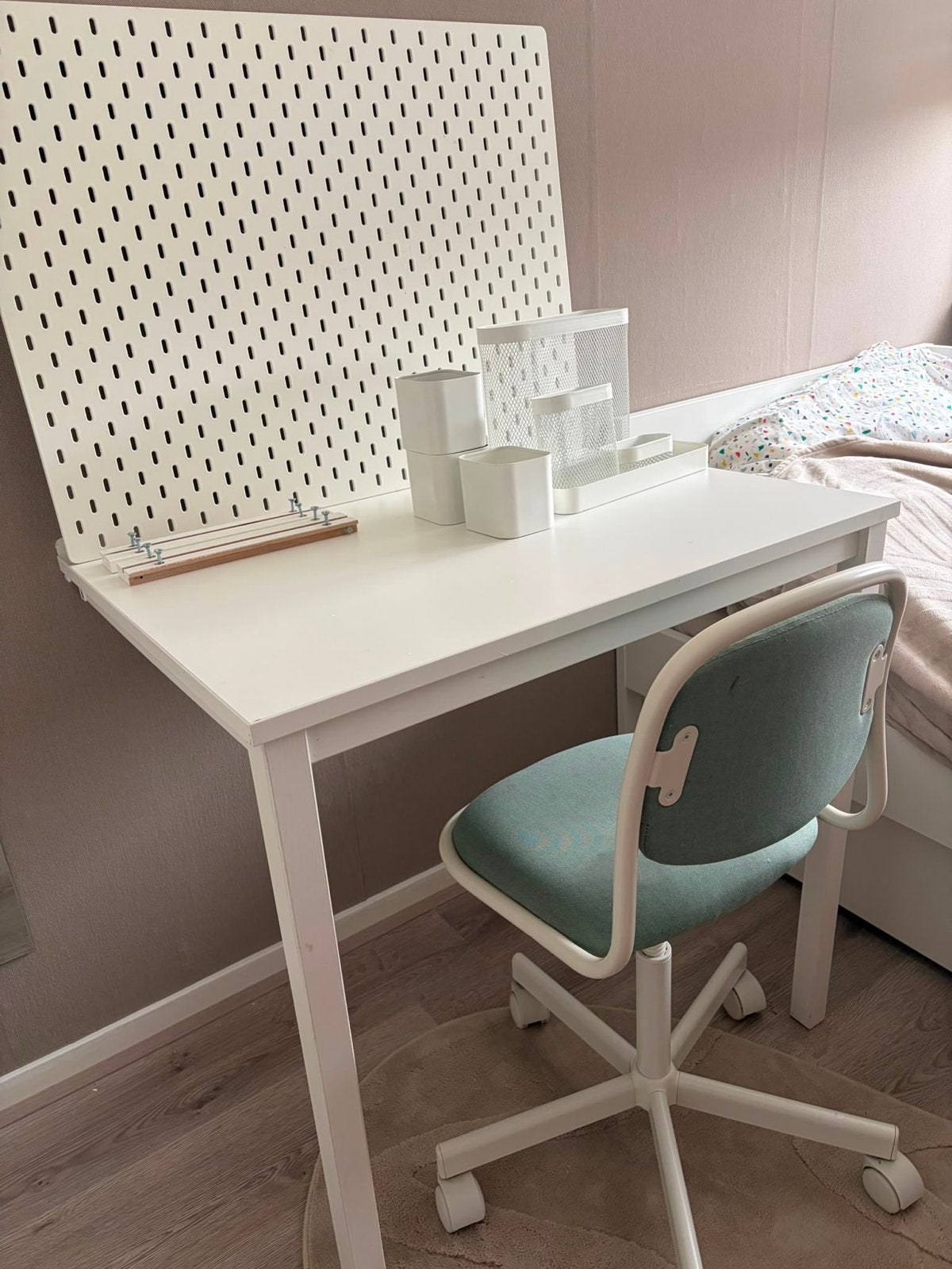 Wit bureau met opbergbord en accessoires, Opbergruimte, Gebruikt, Hout, Ophalen of Verzenden