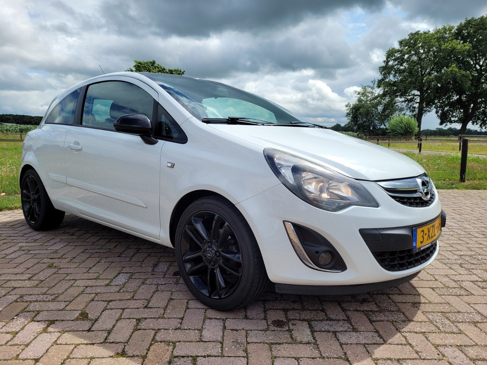 Opel Corsa 1.4 16V 3D 2014 Wit NAP!, Auto's, Opel, Particulier, Corsa, ABS, Airbags, Airconditioning, Alarm, Boordcomputer, Centrale vergrendeling
