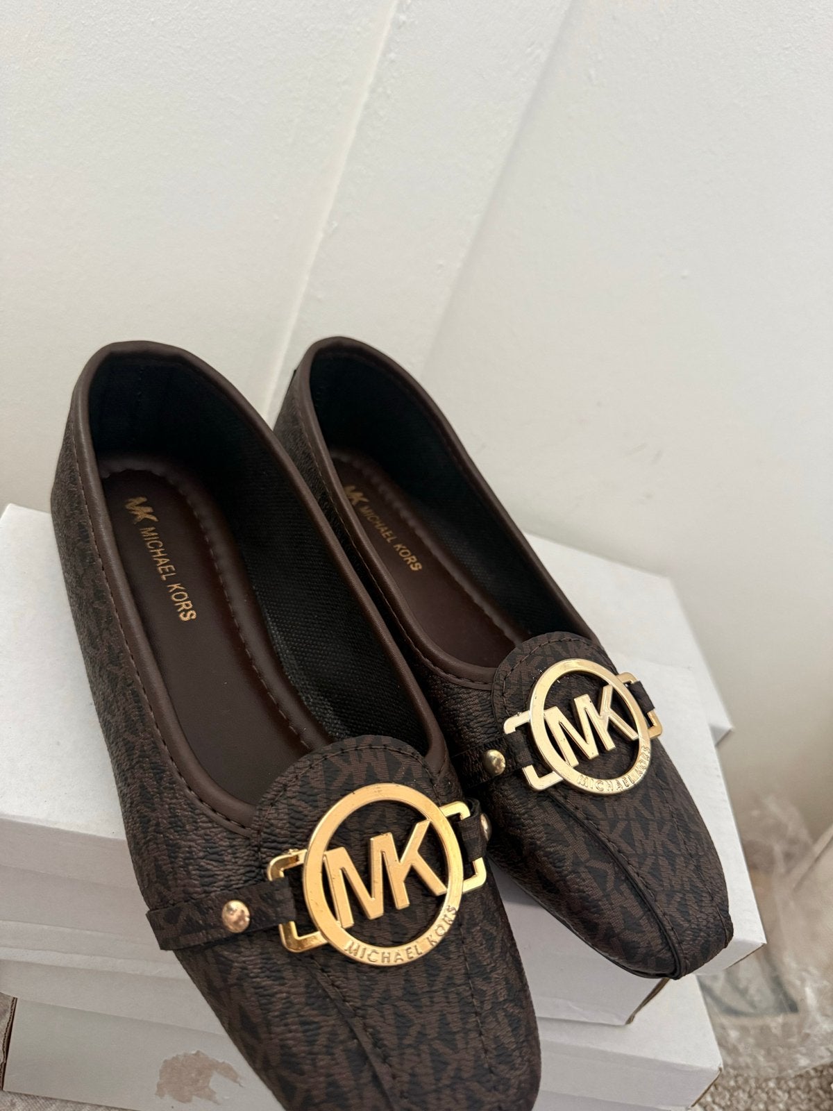 Michael Kors instappers Maat 39-38, Ophalen of Verzenden, Nieuw, Bruin, Instappers