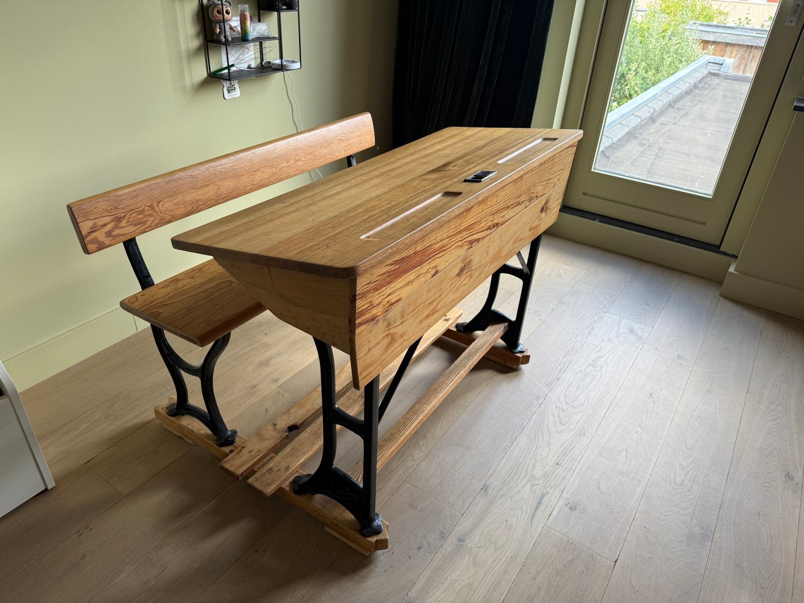 Vintage schoolbank met bankje - Hout en gietijzer, Ophalen