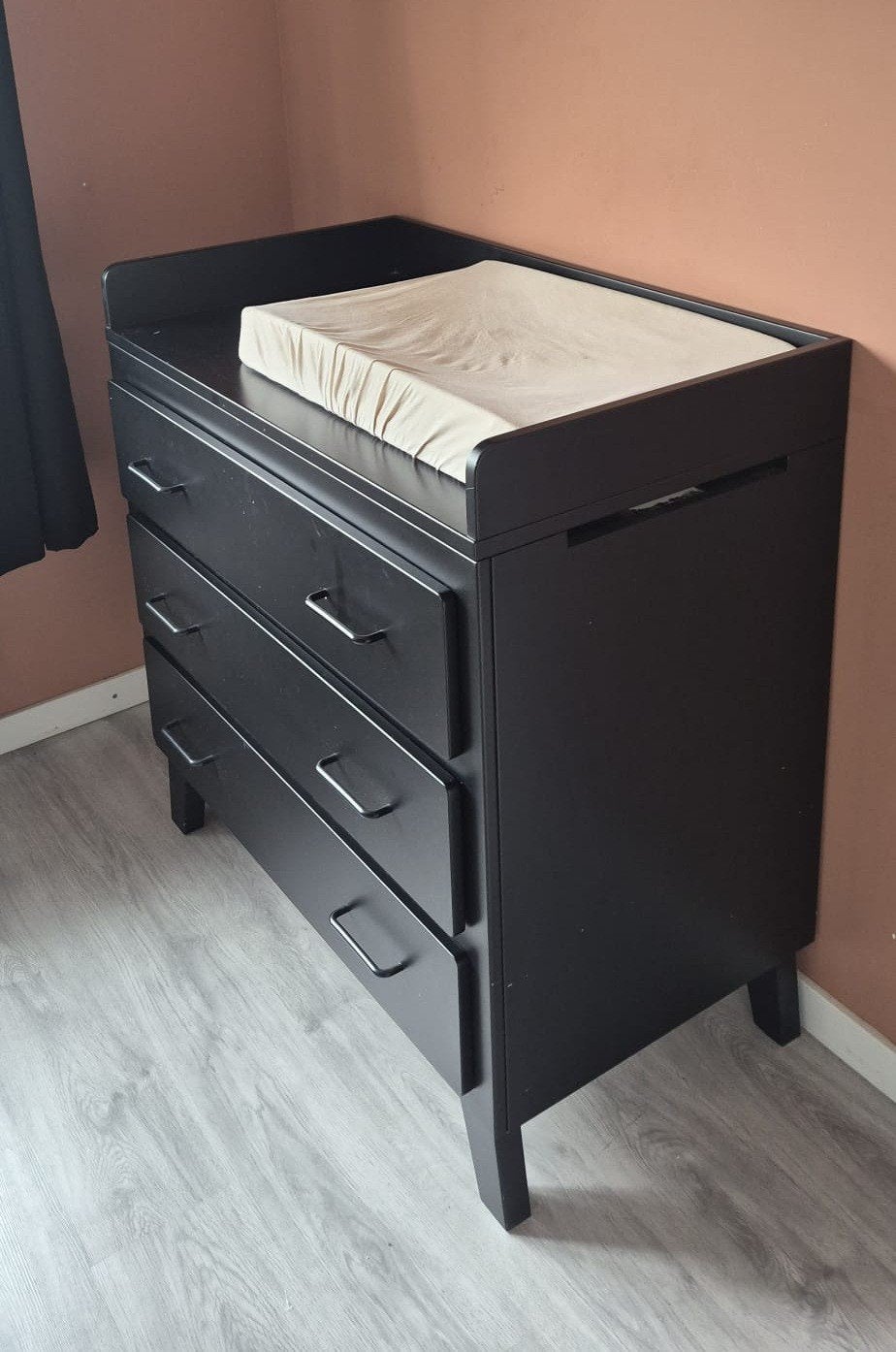 Zwarte commode met 3 lades - Gebruikt maar functioneel, Ophalen, Gebruikt, 50 tot 70 cm, 75 tot 100 cm