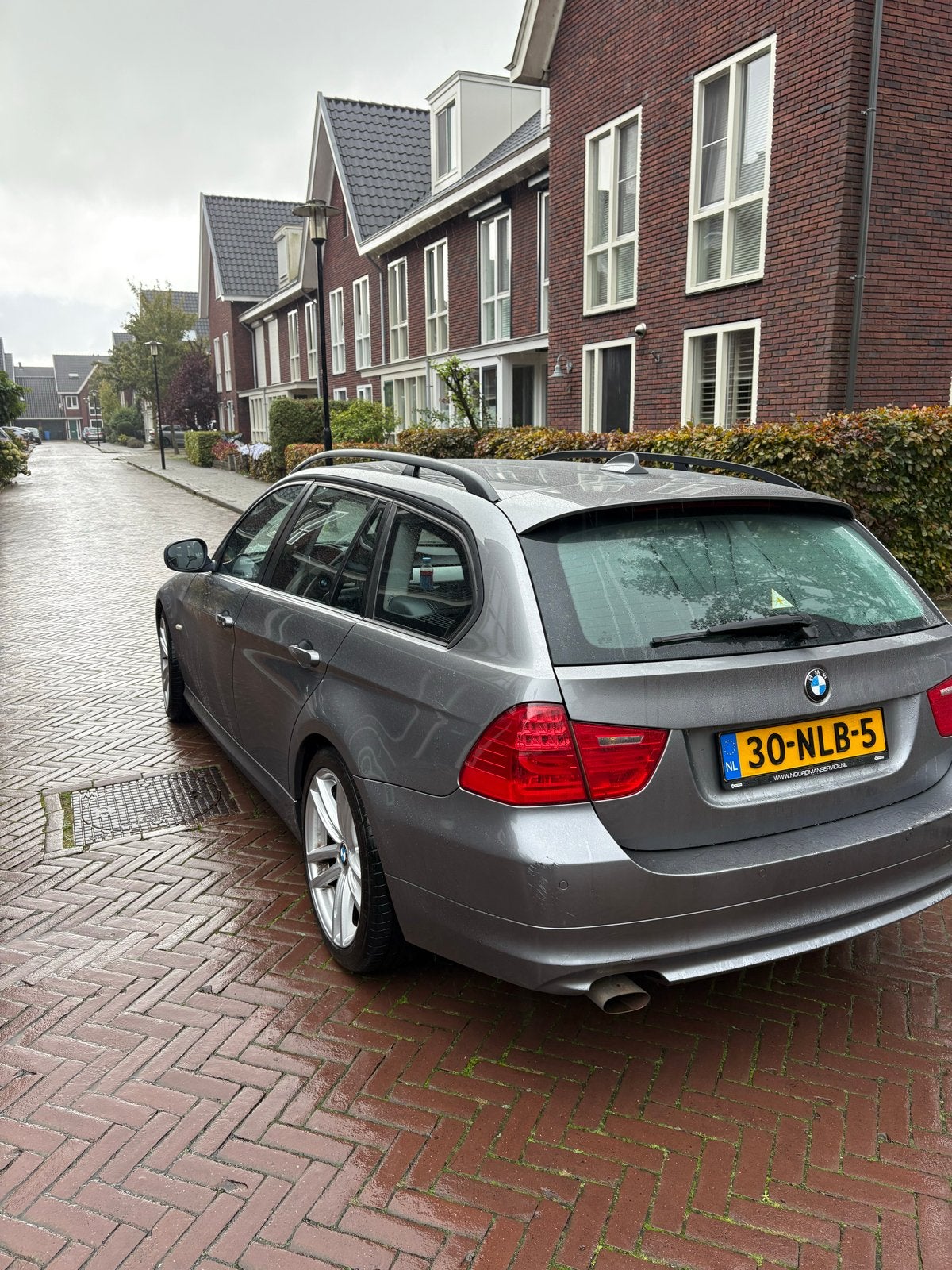BMW 3-Serie 2.0 318 I Touring 2010 Grijs, Auto's, Achterwielaandrijving, Origineel Nederlands, Handgeschakeld, Particulier