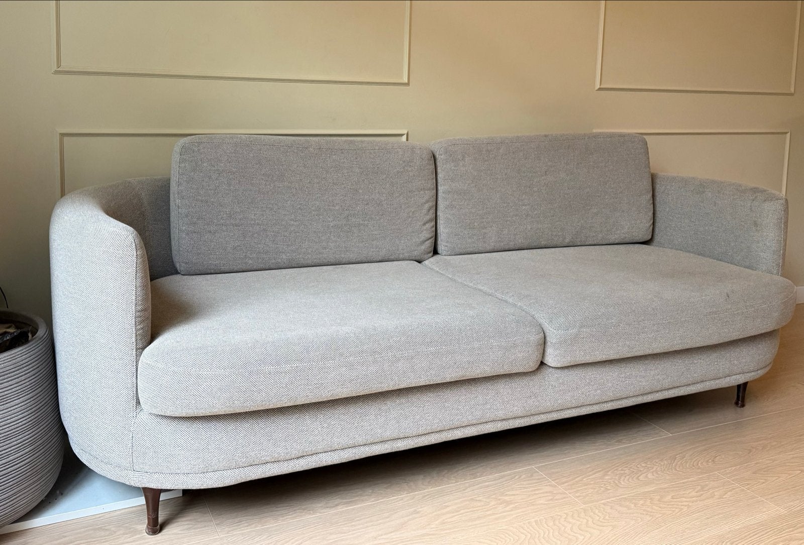 Sofacompany Elinor 3-zitsbank Agnes brown poten 13 cm walnut, Ophalen, Gebruikt, Driepersoons, 75 tot 100 cm