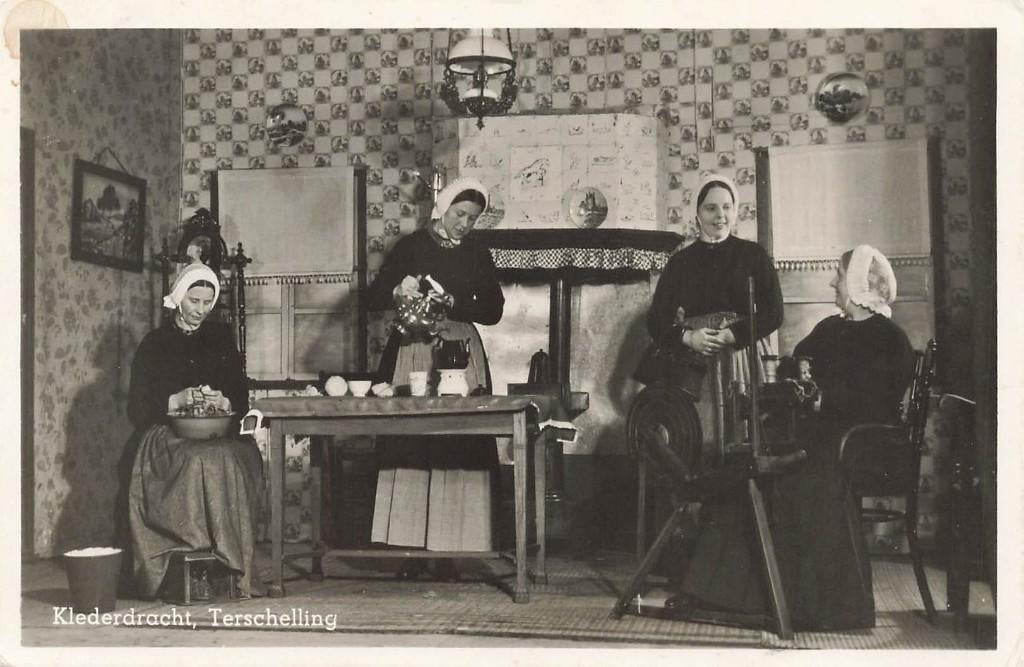 Terscheling, Klederdracht, Ophalen of Verzenden, 1940 tot 1960, Gelopen, Waddeneilanden