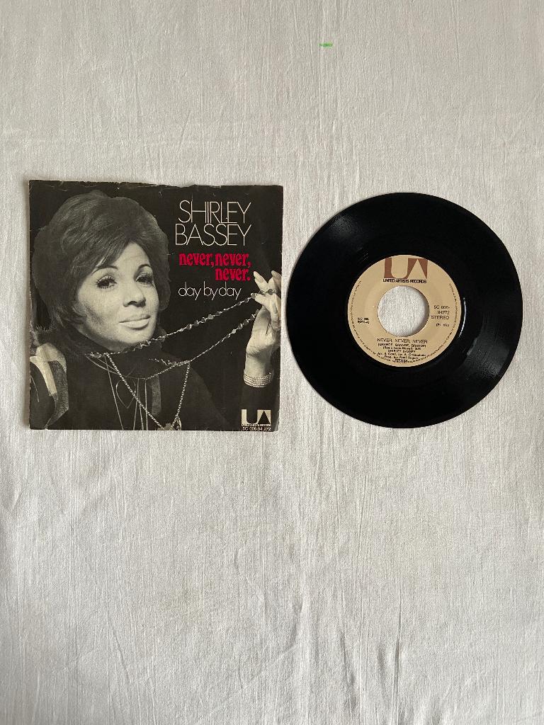 shirley bassey - never, never,never, Cd's en Dvd's, Vinyl Singles, Ophalen of Verzenden, Gebruikt, Pop