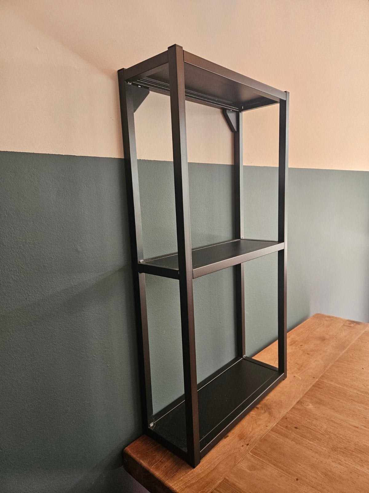Zwart metalen wandrek met 3 planken, Ophalen, Met plank(en), Minder dan 50 cm, Modern, Industrieel