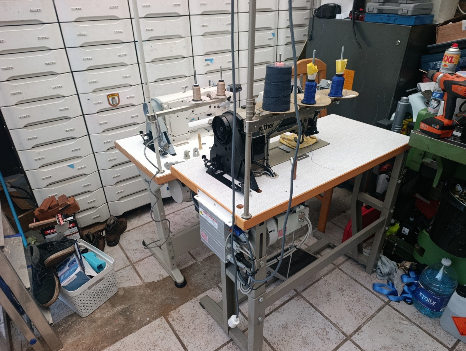 Siruba T828-45-064M Dubbelnaalds Naaimachine 6mm, Industrieel, Ophalen, Overige merken, Naaimachine