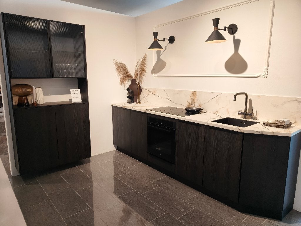 Espresso eiken showroom keuken, Ophalen, Bruin, Nieuw, Enkelwandige keuken
