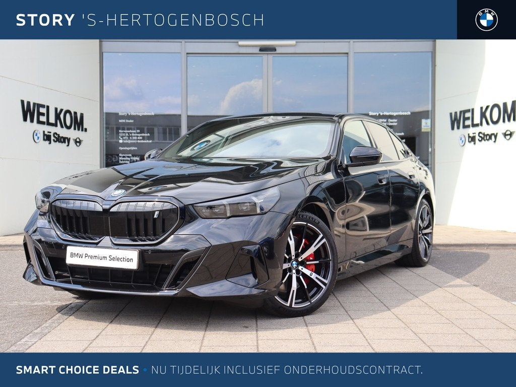 BMW i5 eDrive40 M Sport / Trekhaak / Achteruitrijcamera / Ad, 2095 kg, Achterwielaandrijving, Zwart, Met garantie (alle)
