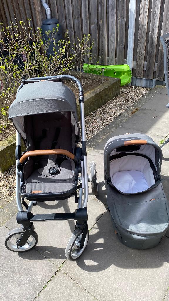 Kinderwagen, Zo goed als nieuw, Mutsy, Verstelbare duwstang, Ophalen