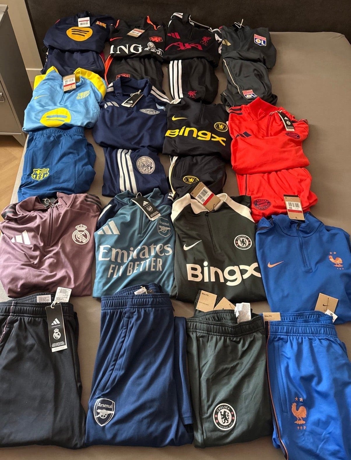 Diverse 100% originele nieuwe voetbal trainingspakken(M/L), Overige kleuren, Maat 48/50 (M), Nieuw, Ophalen of Verzenden
