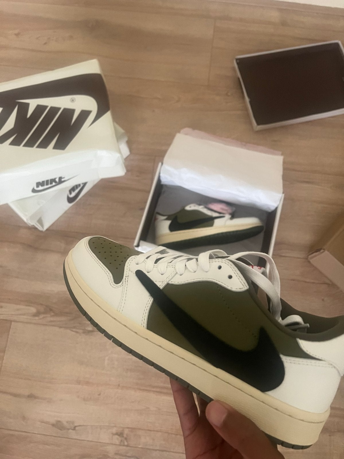 Nike Air Jordan1 Low Travis Scott Medium Olive, Overige kleuren, Nieuw, Ophalen of Verzenden, Sneakers of Gympen