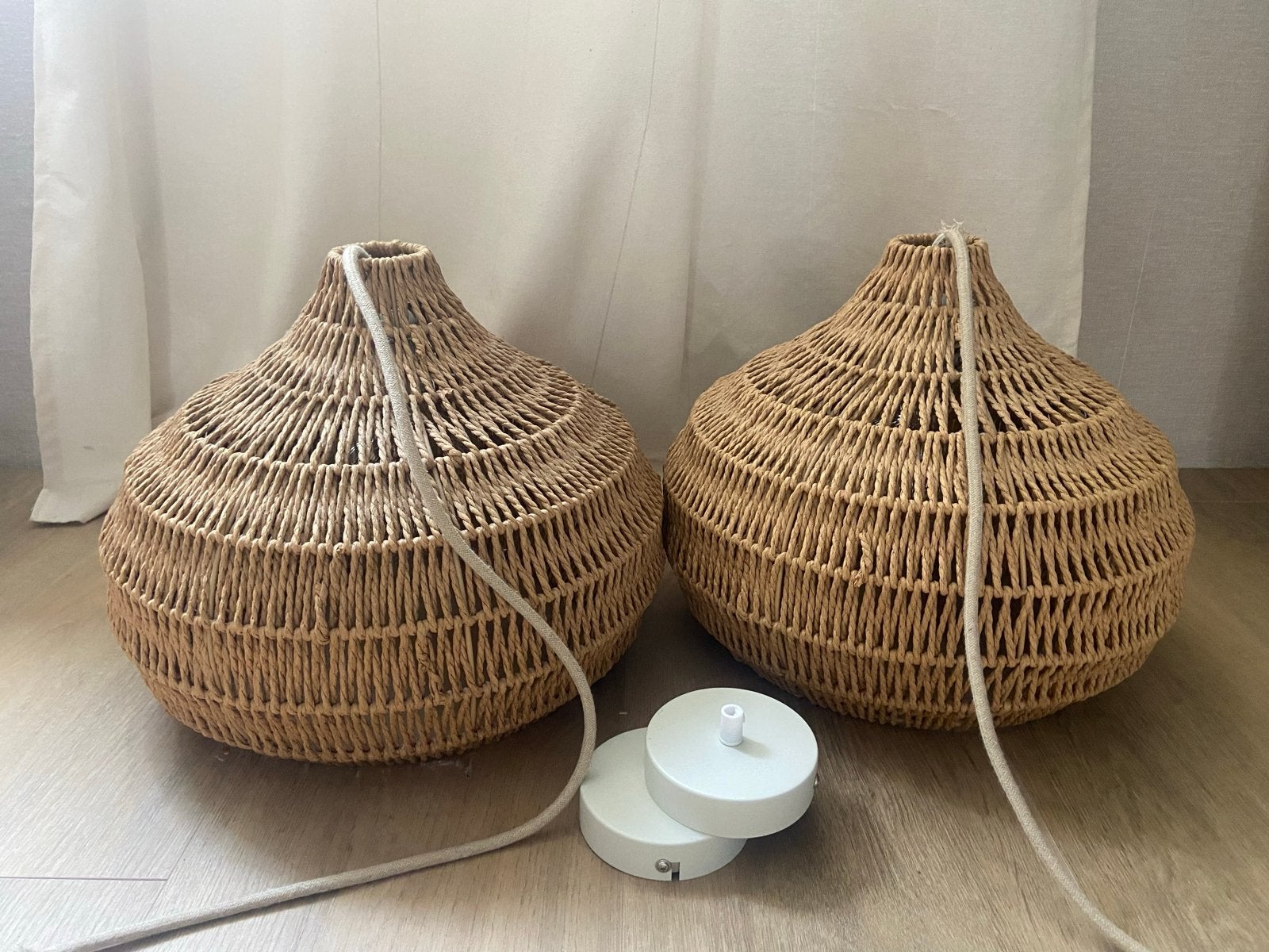 Set van 2 Rotan/Japandi Hanglampen - Compleet, Ophalen of Verzenden, Zo goed als nieuw, Natuurlijk materiaal, E27 (groot)