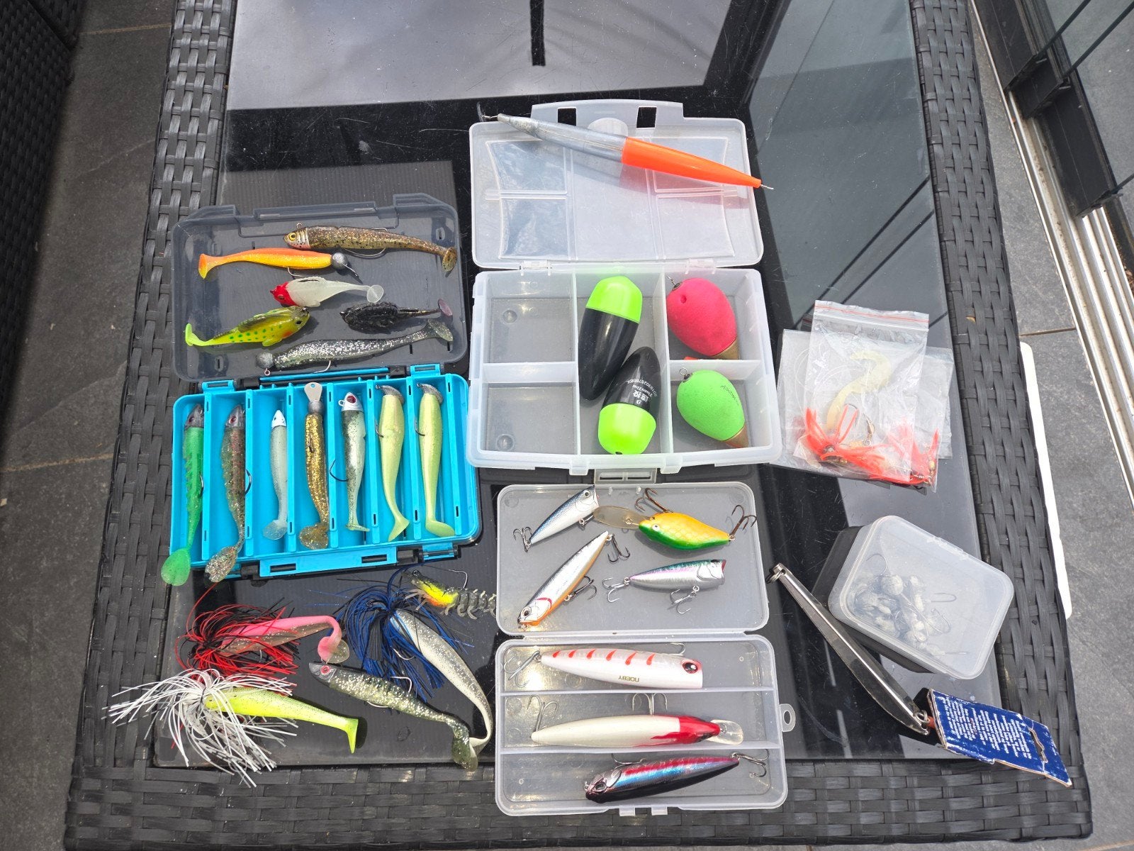 kunstaas en dobbers voor zee zeebaars of roofvis, Ophalen of Verzenden, Zo goed als nieuw, Complete set