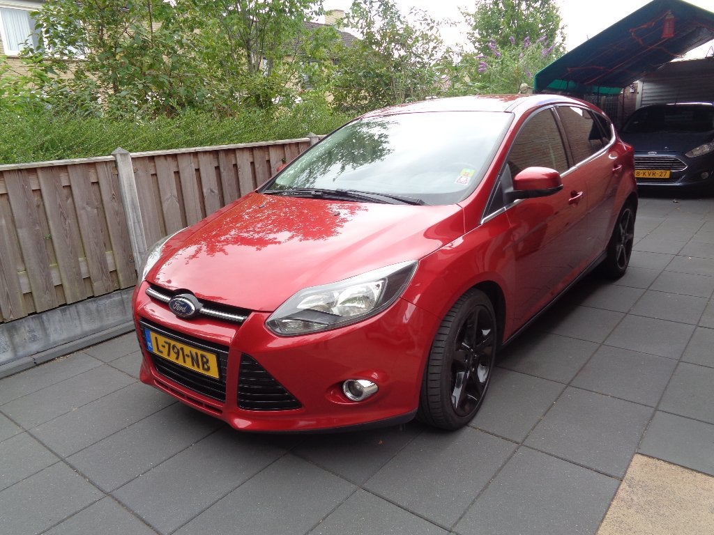Ford Focus 1.0 Ecoboost 92KW 5D 2012 Rood, Auto's, Euro 5, Zwart, 635 kg, 1200 kg