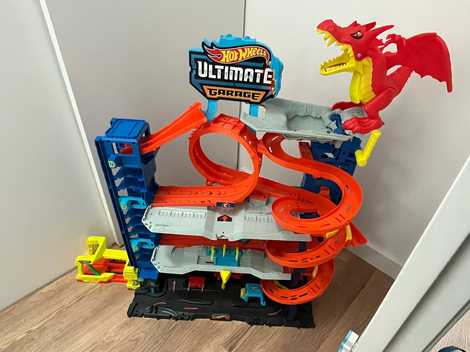 Hot Wheels Ultimate Garage Racebaan met Draak, Racebaan, Ophalen of Verzenden, Zo goed als nieuw, Hot Wheels