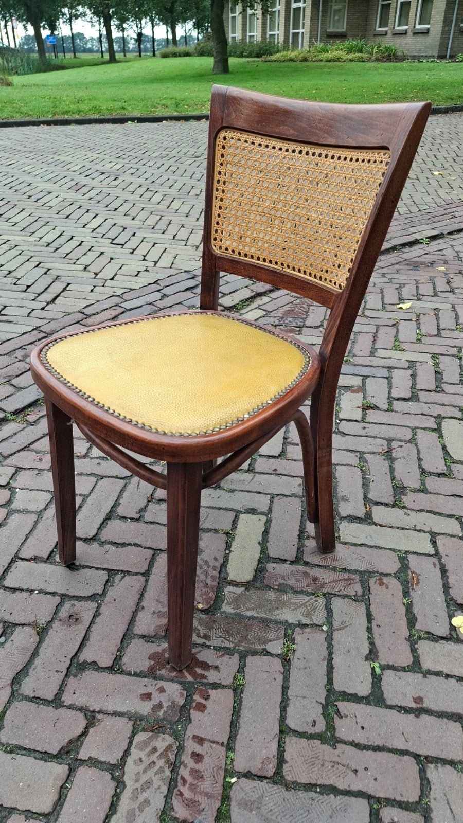 16 thonet cafe bistro HUTTEN stoel nails+webbing antiek hout, Bruin, Hout, Ophalen of Verzenden, Zo goed als nieuw
