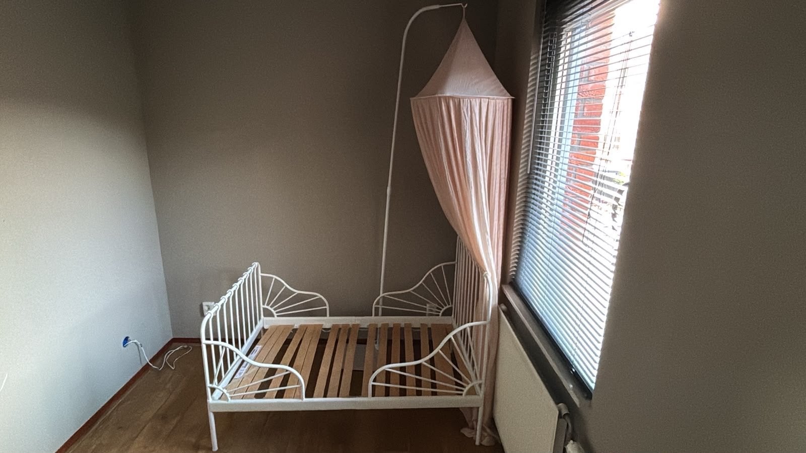 Twee IKEA meegroeibedjes met Jollein hemeltje, Ophalen, Wit, 190 cm of minder, Metaal