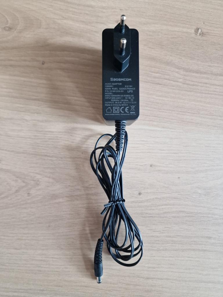Sagemcom AC/DC Adapter 12V 2.5A (MSG-V2500ER120-030E0-DE), Ophalen of Verzenden, Zo goed als nieuw