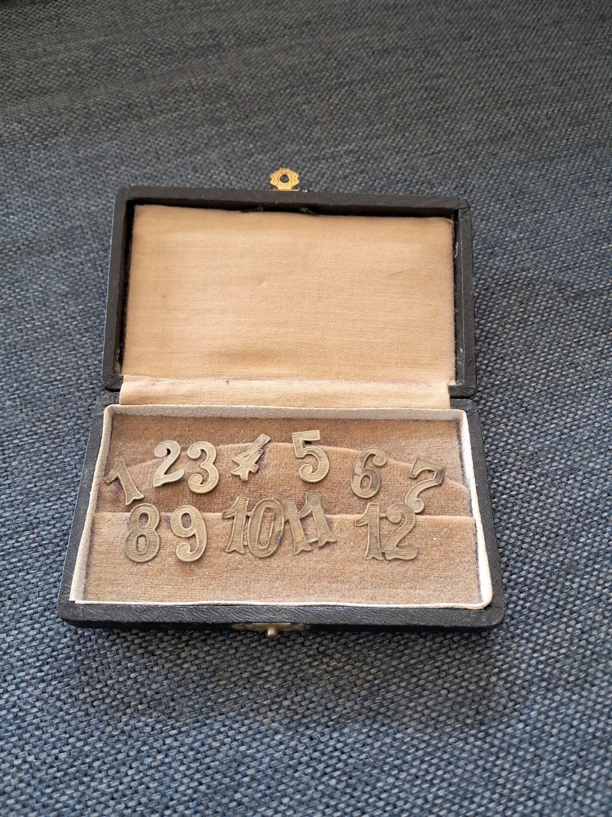 Oude doosje met cijfers, Antiek en Kunst, Curiosa en Brocante, Ophalen of Verzenden