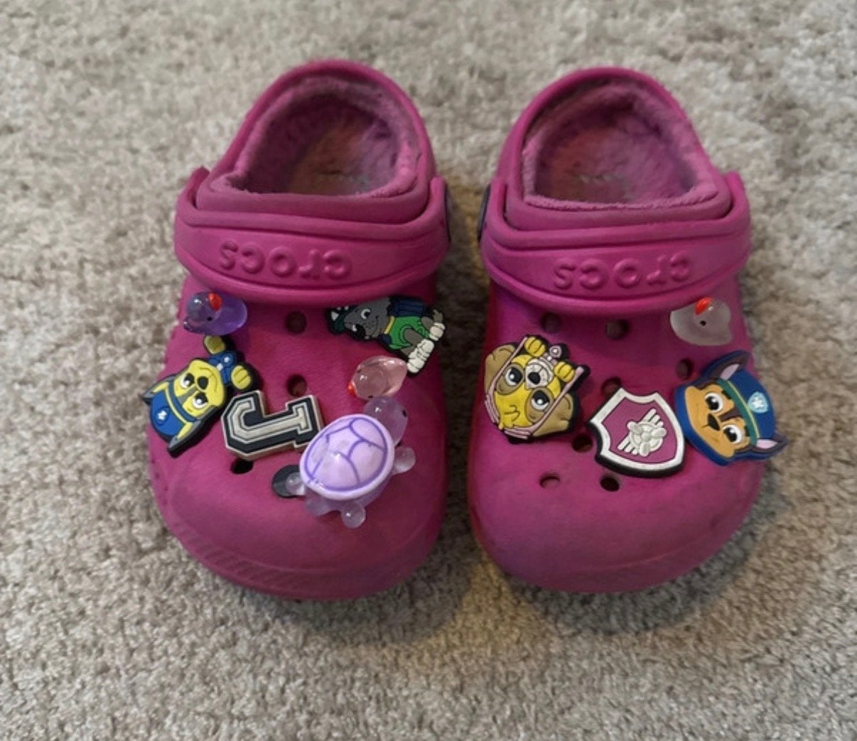 Roze Crocs met Paw Patrol Jibbitz, maat 24-25, Ophalen of Verzenden, Gebruikt, Meisje, Schoenen
