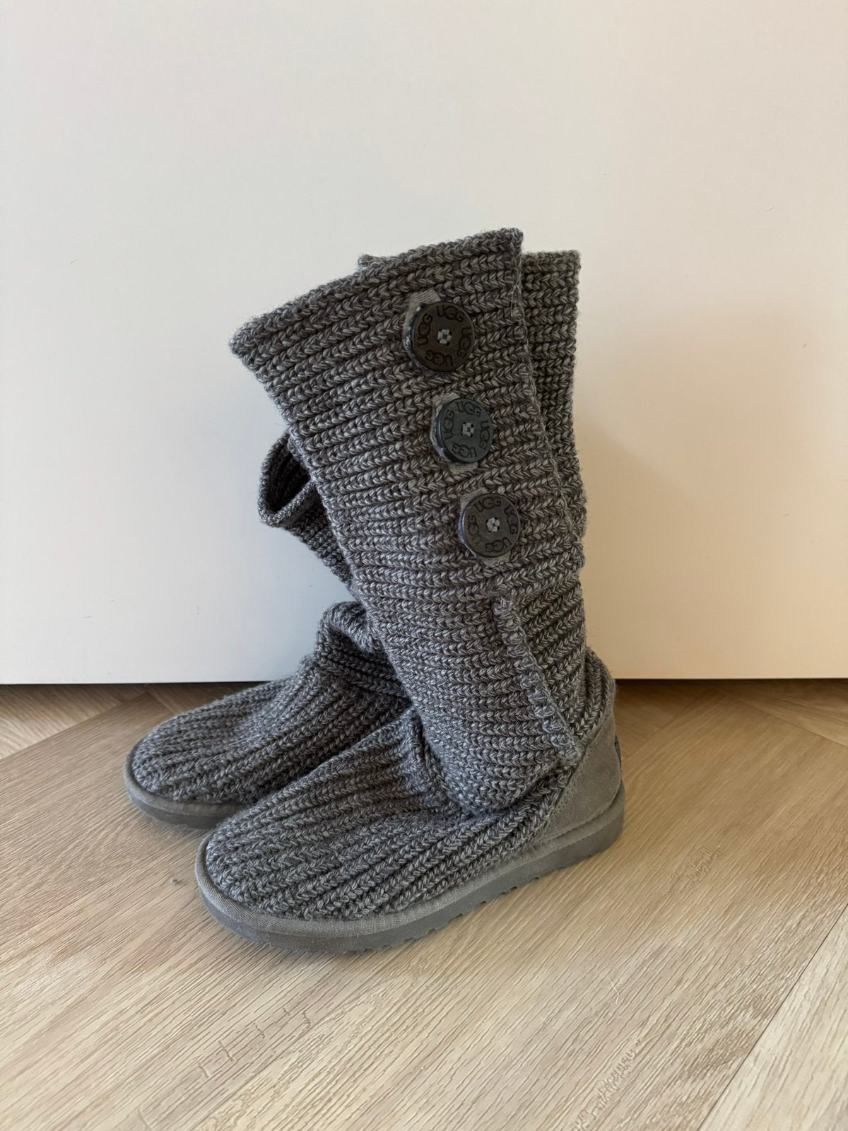 Ugg classic cardy grey maat 36/ us 5, Kleding | Dames, Ophalen of Verzenden, Zo goed als nieuw, Grijs
