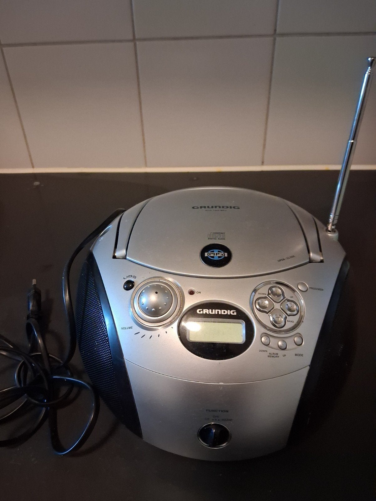Grundig Radio met CD-speler - Goede staat, Ophalen, Zo goed als nieuw, Radio, Met cd-speler