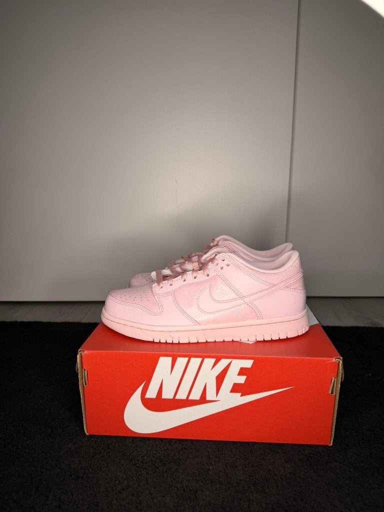Nike Dunk Low Prism Pink maat 37,5, Nike, Nieuw, Ophalen of Verzenden, Sneakers of Gympen