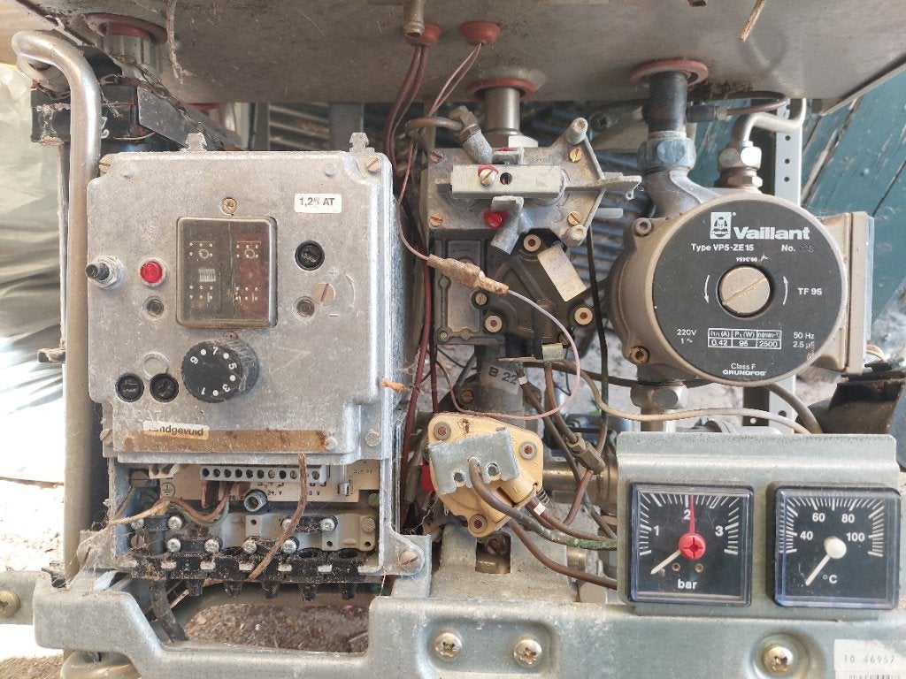 VAILLANT VCW 242 E Combi ketel incl.Pomp VP5-ZE 15 GRUNDFOS, Ophalen, Gebruikt, Aardgas, Geiser