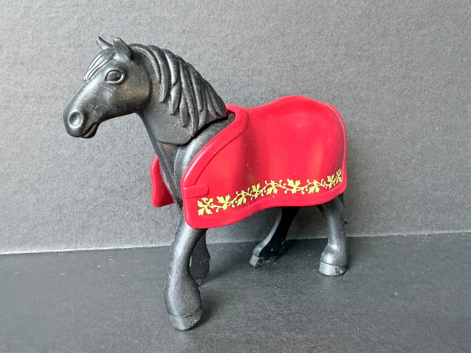 Aug 057: playmobil: dieren: zwart paard met deken, Ophalen of Verzenden, Zo goed als nieuw, Losse onderdelen