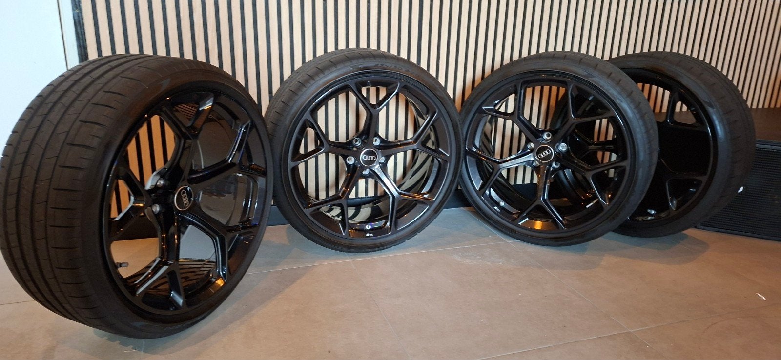 Audi rs4 rs5 20 inch glans zwart originele velgen pirelli, Auto-onderdelen, Banden en Velgen, Ophalen, 20 inch, Winterbanden, Banden en Velgen
