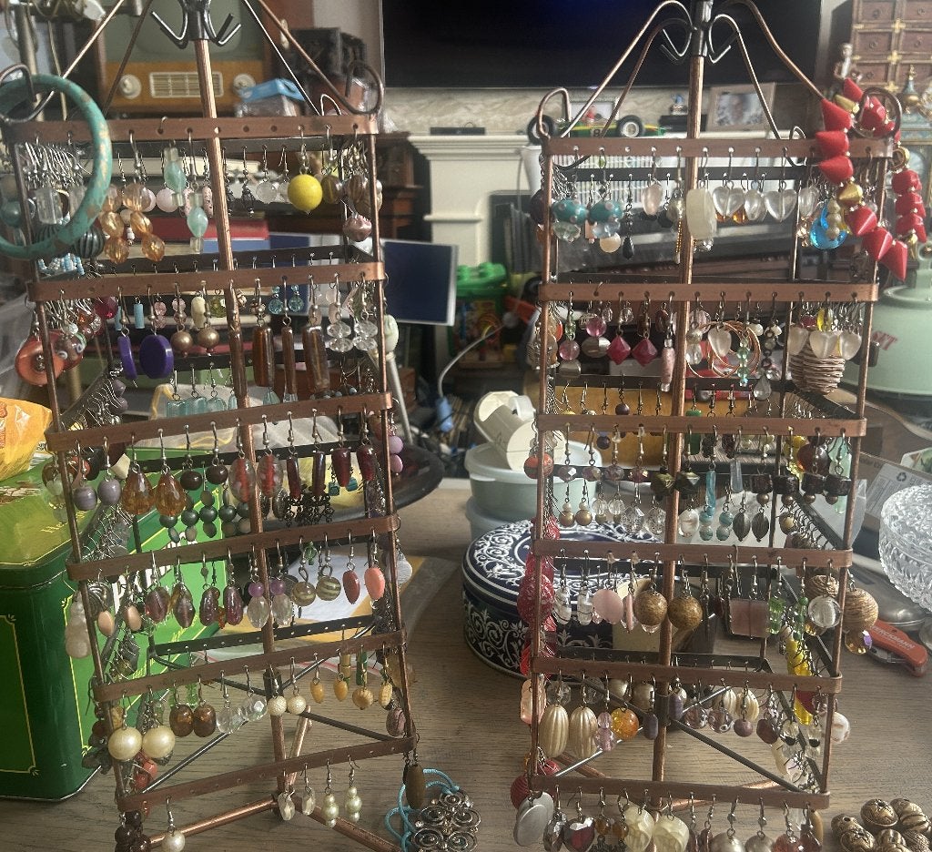 twee rekken met oorbellen handgemaakt vintage, Sieraden, Tassen en Uiterlijk, Oorbellen, Overige materialen, Hangers, Overige kleuren