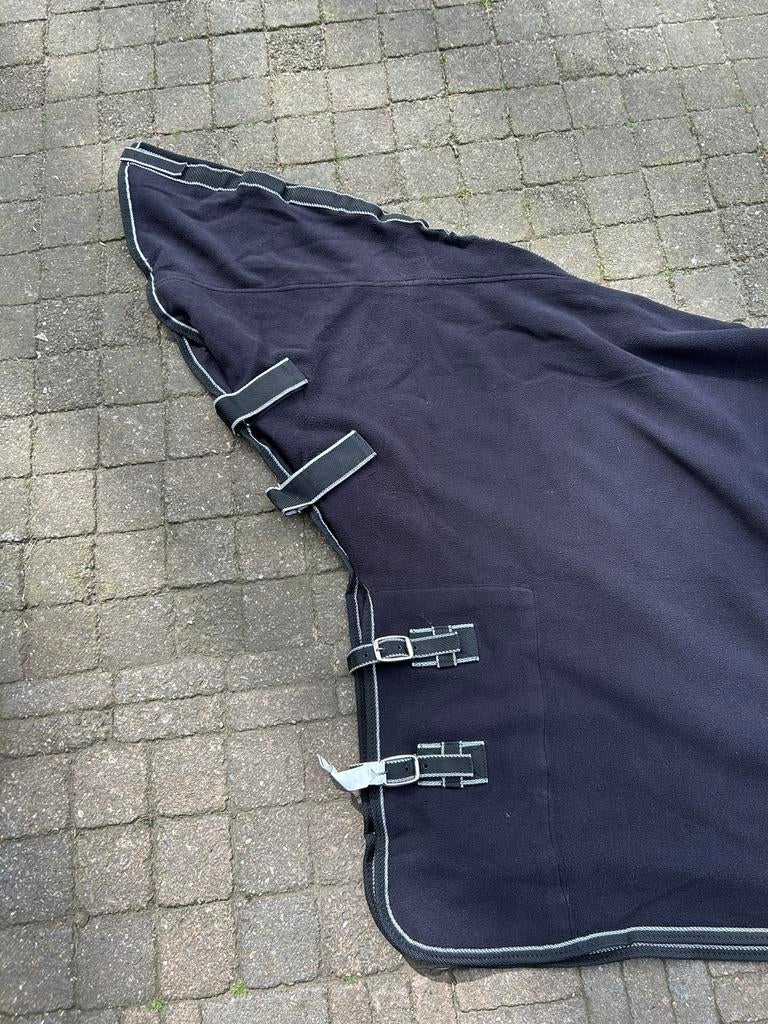 Zwarte fleece deken met hals, Ophalen of Verzenden, Zo goed als nieuw, Deken