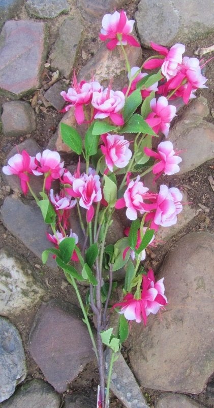 OPRUIMING - PRACHTIGE FUCHSIA KUNST TAK VAN 4,50 NU 2,50, Huis en Inrichting, Woonaccessoires | Kunstplanten en Kunstbloemen, Ophalen of Verzenden