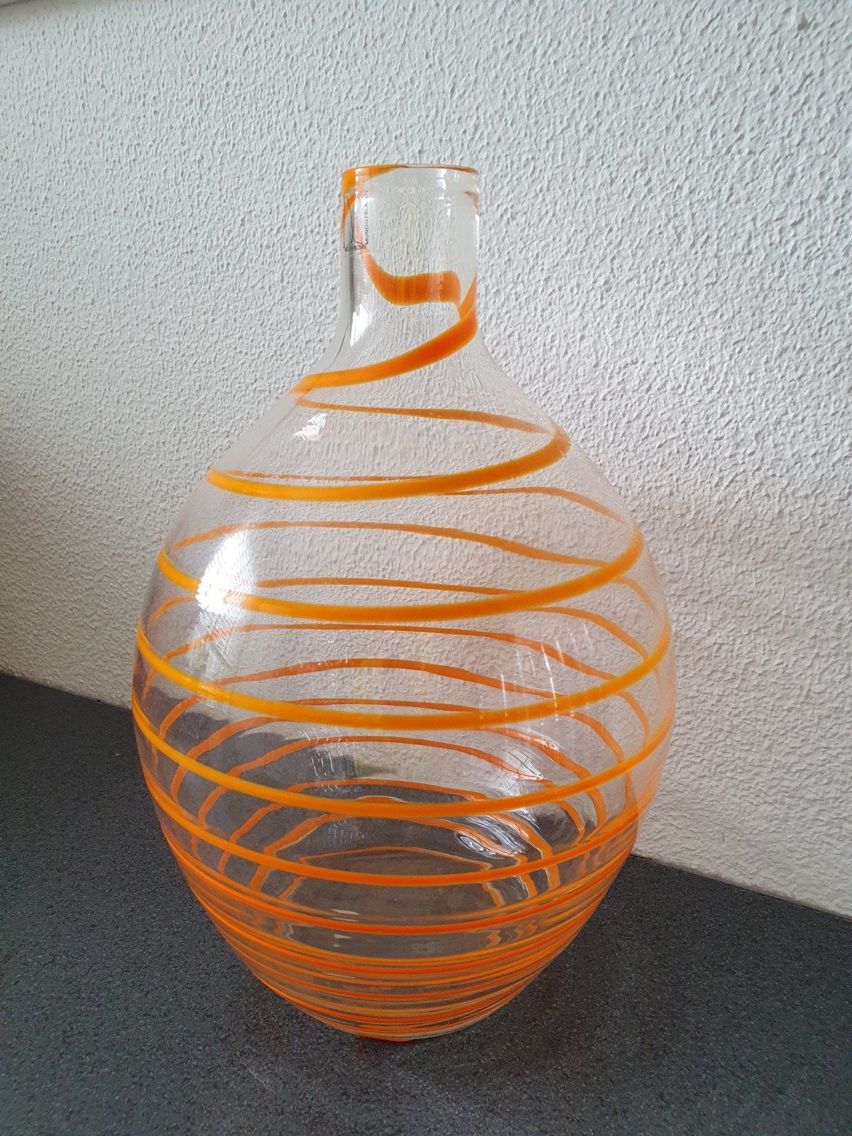 Mondgeblazen vaas met oranje spiraal 23 x 32, Ophalen of Verzenden
