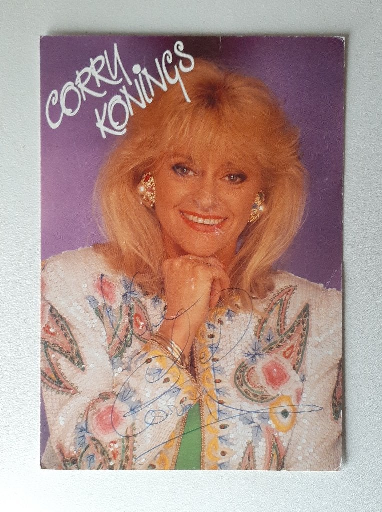 Gesigneerde Fotokaart Zangeres Corry Konings 15 x 10,5 cm, Ophalen, Gebruikt, Foto of Kaart, Gesigneerd