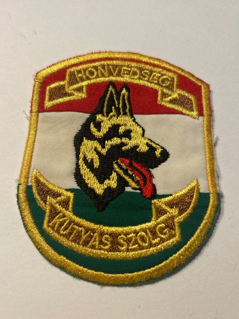 Orig. Hongaars Militair K9 Embleem - Honvédség Kutyás Szolg., Verzenden, Landmacht, Overige gebieden, Embleem of Badge