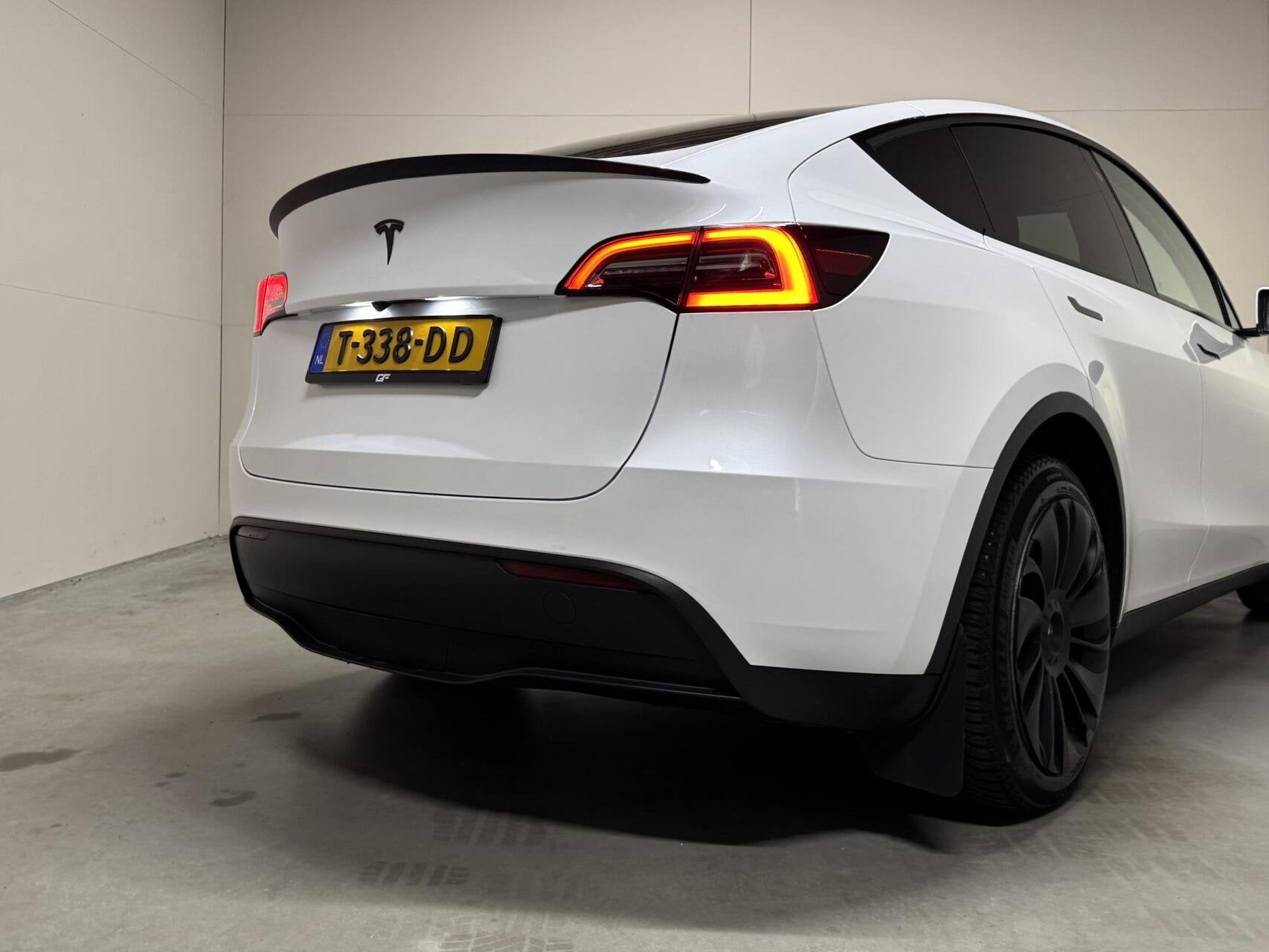 Foto 62 van Tesla Model Y RWD 58 kWh 92% SOH Black Edition Trekhaak FSD