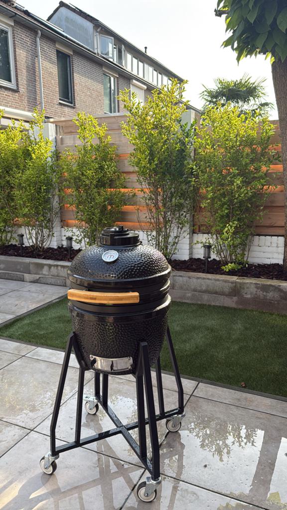Kamado BBQ op onderstel met wielen - Zo goed als nieuw, Ophalen, Zo goed als nieuw