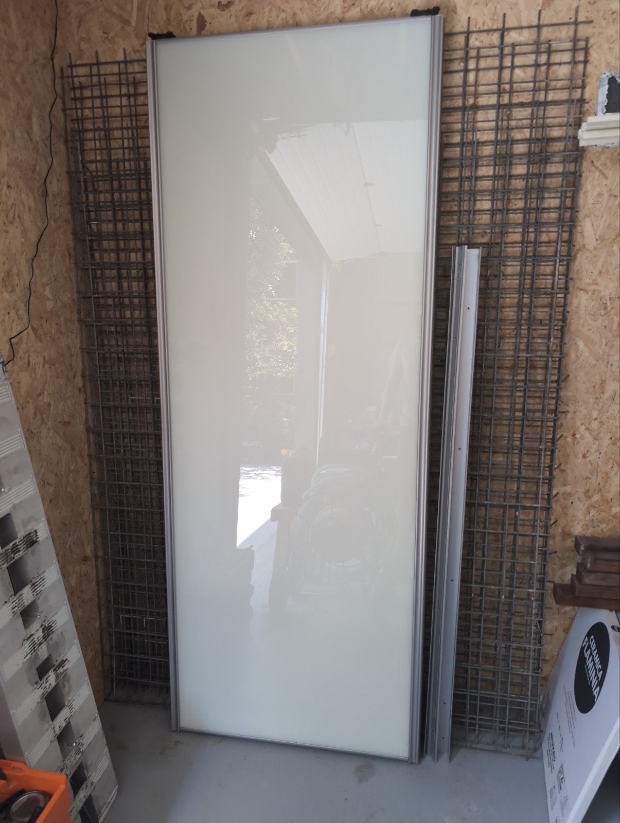 Schuifdeuren: spiegel en wit glas (239x90cm) met rail, Ophalen, Binnendeur, Glas, Schuifdeur