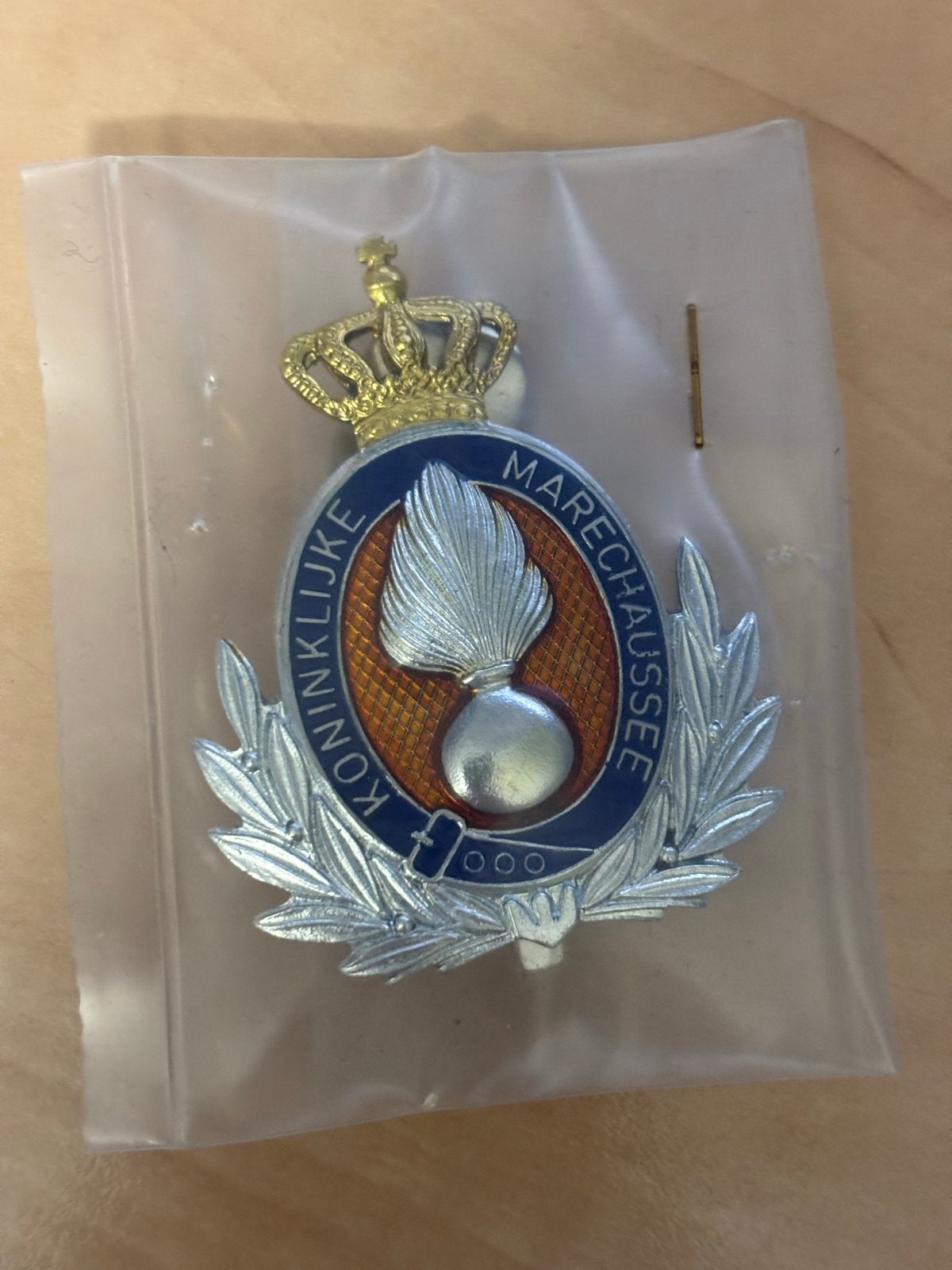 Pet of baret embleem wachtmeester marechaussee, Verzenden, Marechaussee, Nederland, Embleem of Badge