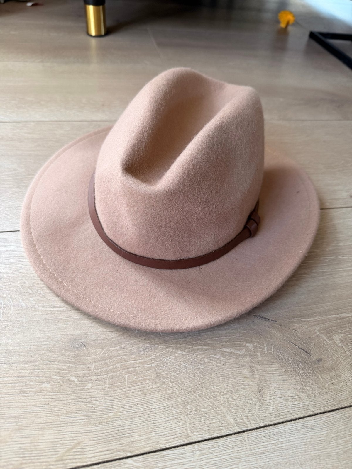 ZARA Hoed Roze/Beige met Leren Band - Zo goed als nieuw, Ophalen, Zo goed als nieuw, One size fits all, Hoed