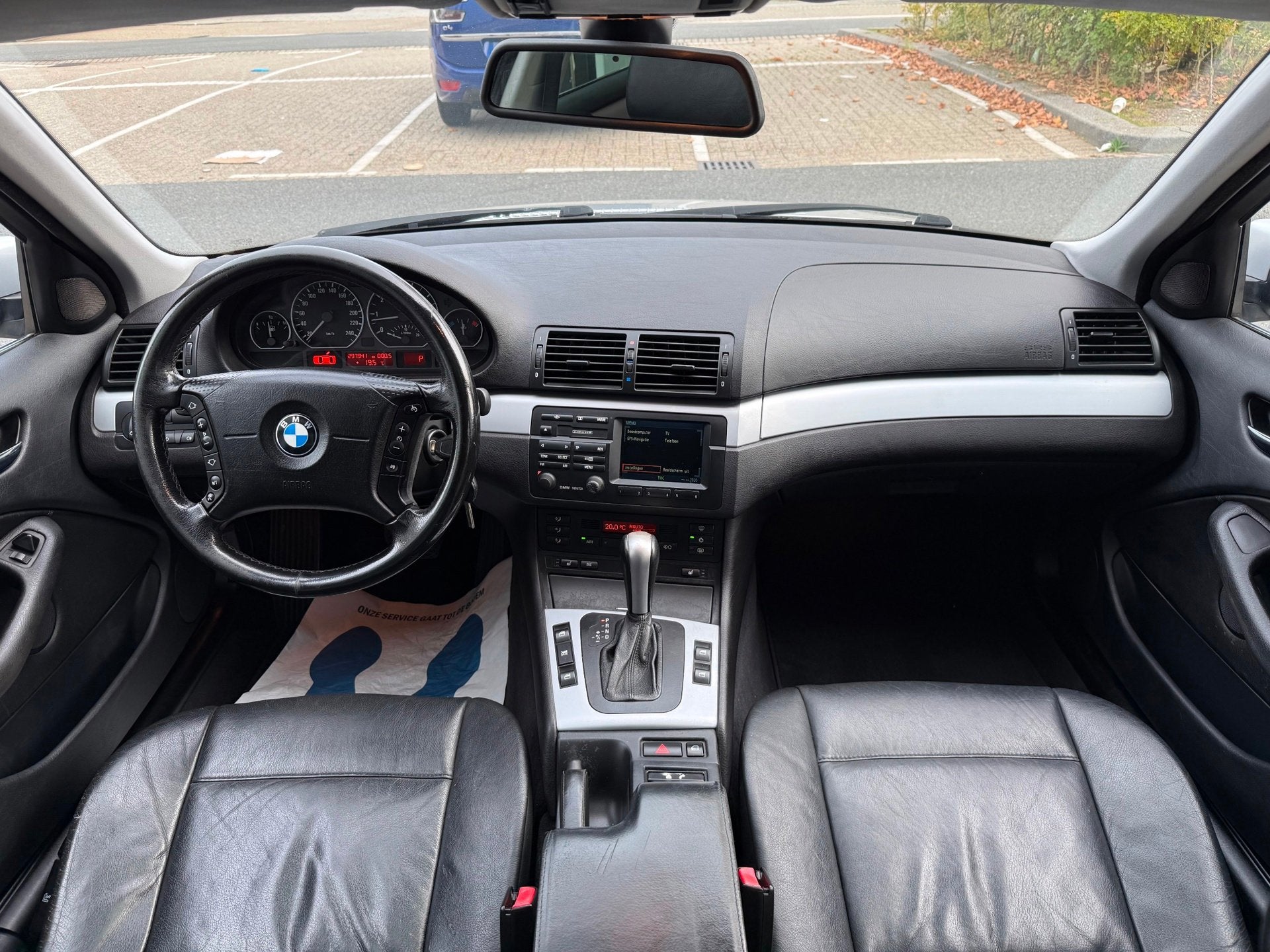 BMW 3-serie Touring 330i Executive ECC/LMV18/LEER/SCHUIFDAK, Auto's, Dealer onderhouden, Gebruikt, Zwart, Euro 3